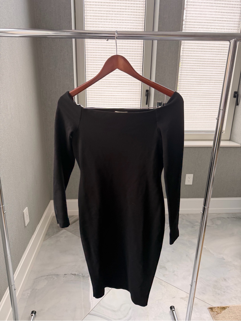 L'agence Black Long-Sleeve Boatneck Bodycon Dress - Size S